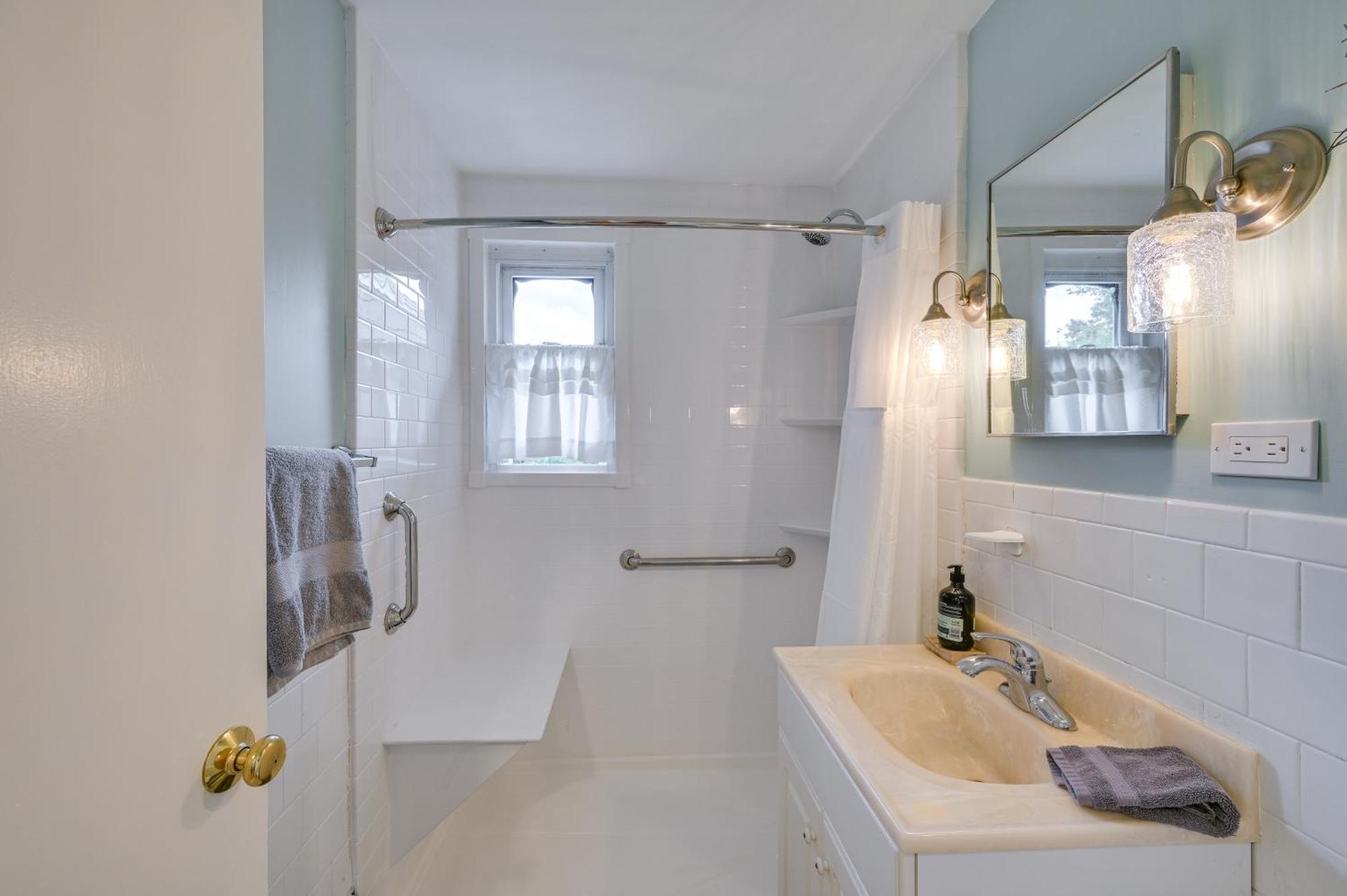 Marblehead Retreat With Sprawling Yard And Gas Grill! Apartment Ngoại thất bức ảnh